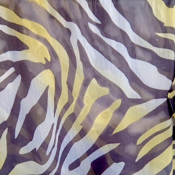 Guess Women's Medium  Black and Yellow Zebra Print Blouse - Picture 14 of 15